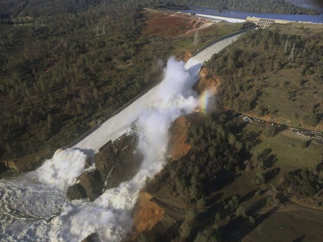 oroville-dam-side-view-associated-press-640x480